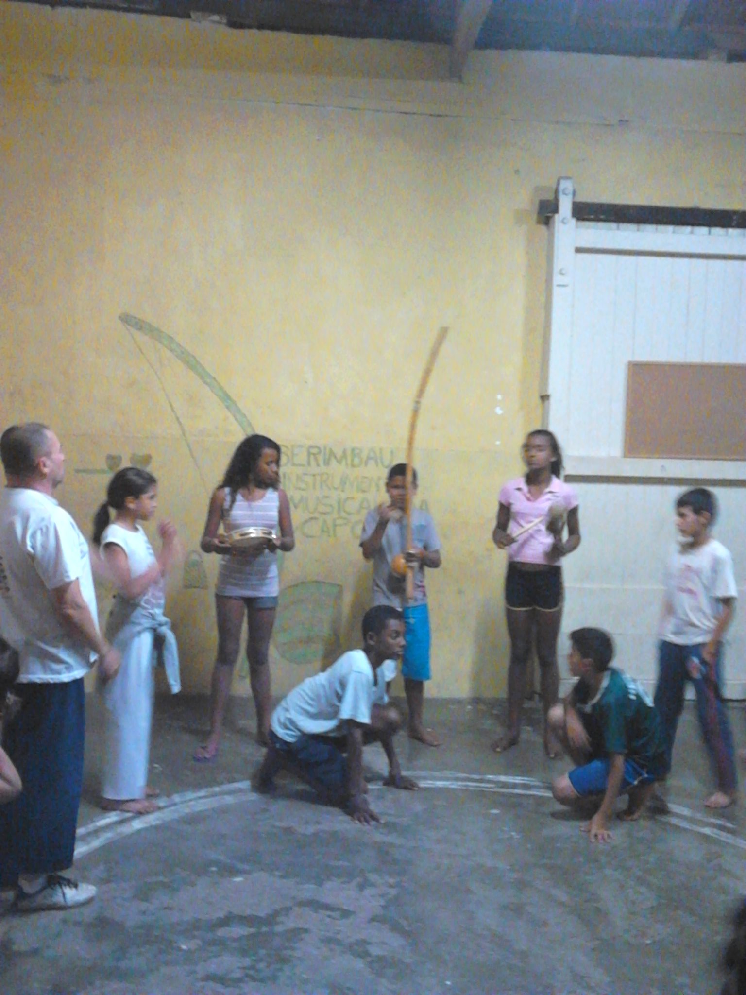 Projeto Caeté ensina capoeira a crianças
